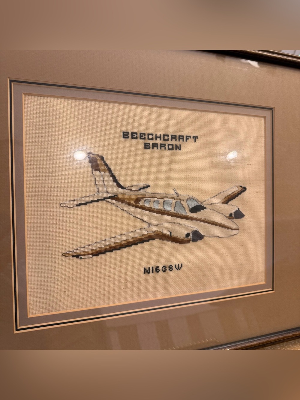 Vintage Framed Embroidered Beechcraft Baron Airplane - Picture 3 of 7